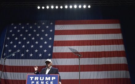 - Nasi rządzący są głupi. Nasi politycy są głupi. Meksykański rząd jest dużo mądrzejszy, dużo bardzi