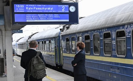 Pociąg relacji Kijów – Warszawa Zachodnia na stacji w Warszawa Wschodnia