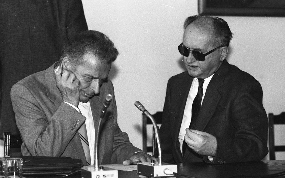 Czesław Kiszczak i Wojciech Jaruzelski w 1992 r. w Sejmie.