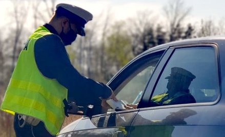 Dostał wyrok za jazdę bez prawa jazdy. Spod sądu odjechał autem
