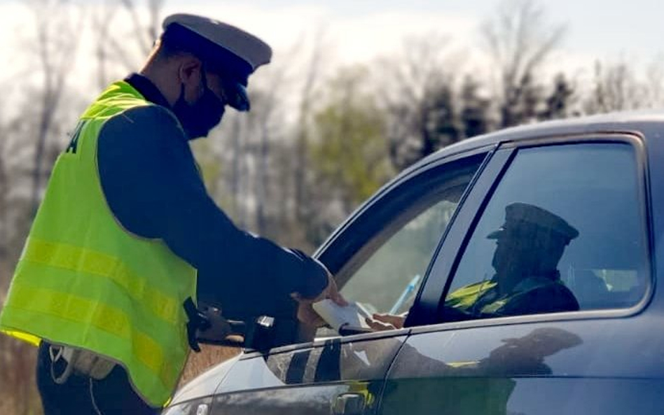 Dostał wyrok za jazdę bez prawa jazdy. Spod sądu odjechał autem