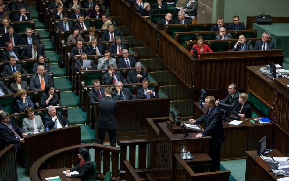 Sejm zgodnie o Katyniu