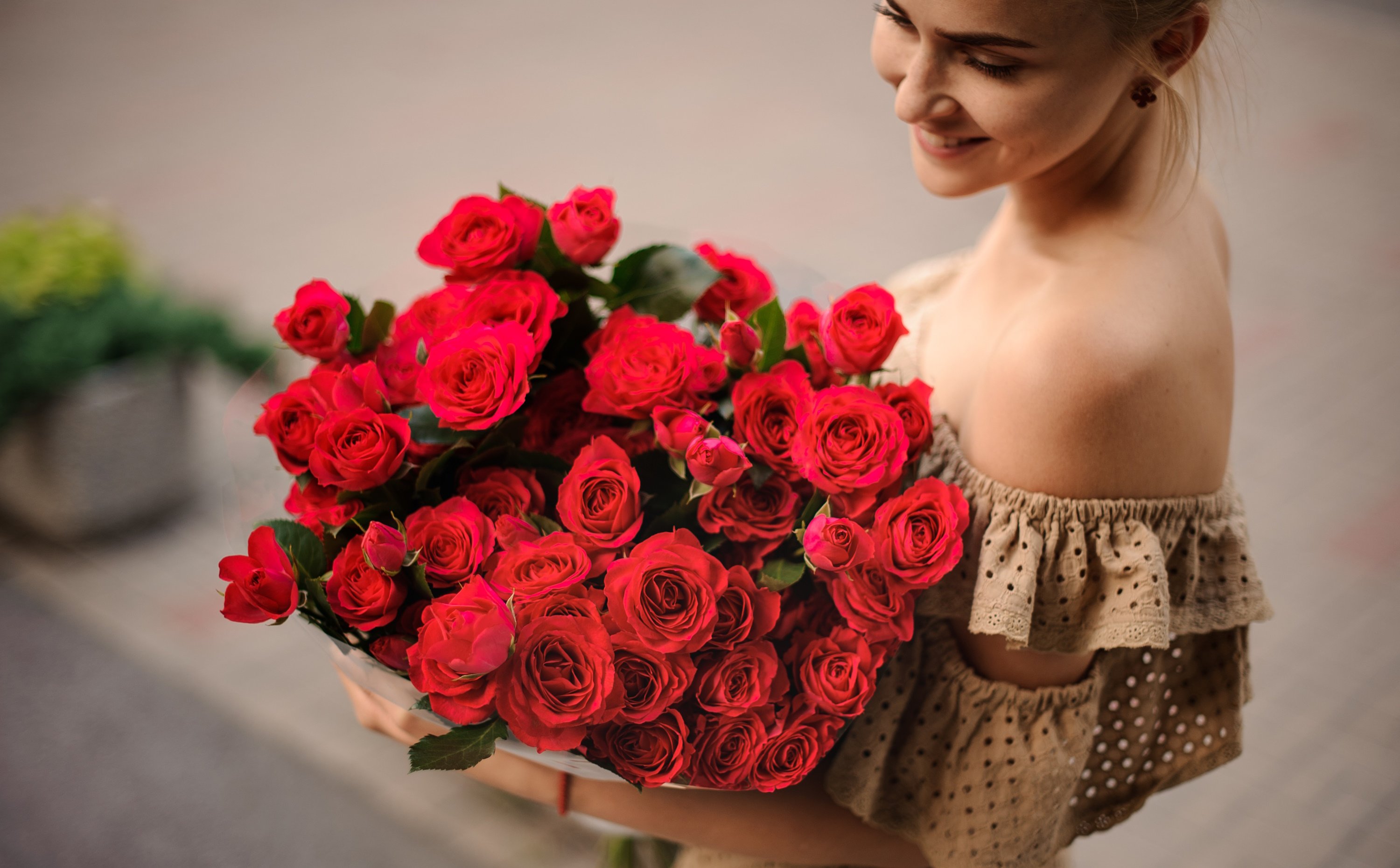 „Chcę, aby traktował mnie jak księżniczkę”. Coraz więcej kobiet marzy o takim modelu związku