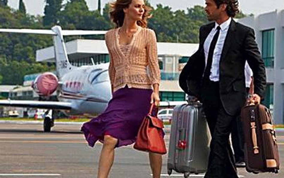 Juliette (Vanessa Paradis) powoli daje się przekonać Aleksowi (Romain Duris)