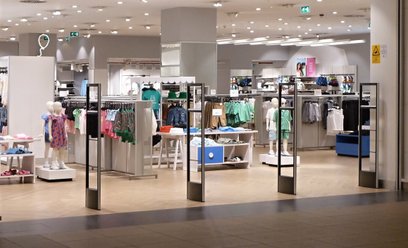 Setki zamkniętych sklepów i koniec jednej z marek. H&M szykuje kontratak