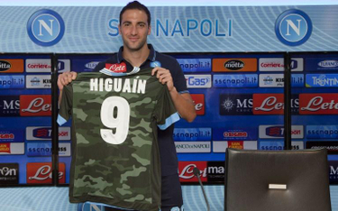 Gonzalo Higuain prezentuje koszulkę Napoli