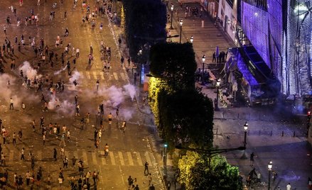 Francuzi świętowali sukces reprezentacji. Zamieszki w Paryżu