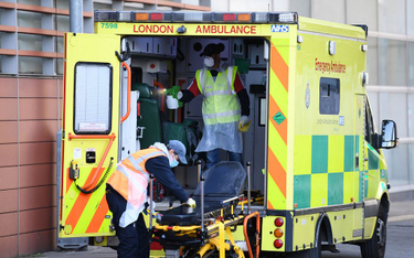 Ponad 16,5 tys. ofiar COVID-19 w szpitalach w Wielkiej Brytanii