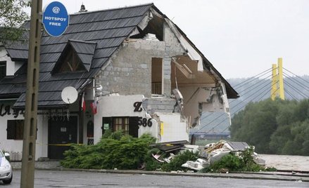 Bar zniszczony pod koniec sierpnia przez wody rzeki Skawa