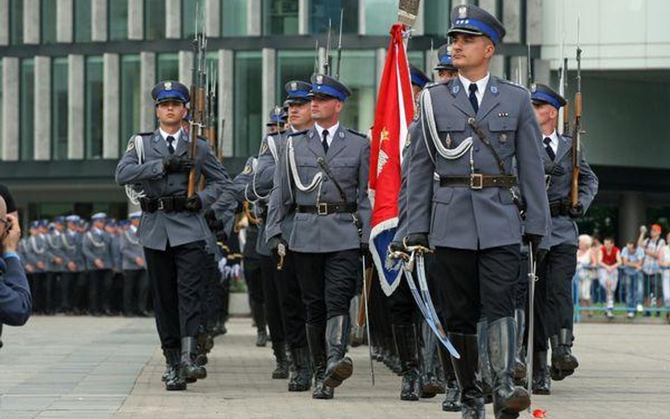 Mundurówki w marcu trafią do Sejmu