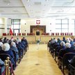 Większość sejmowa, korzystając z nadarzającej się sposobności, tj. prac nad prezydenckim projektem u