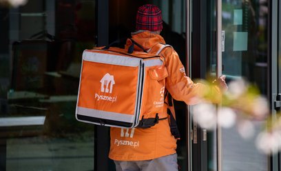 Kontrole PIP w Pyszne.pl. Biznes wskazuje ryzyka: efekt domina i pozwy przeciw Polsce