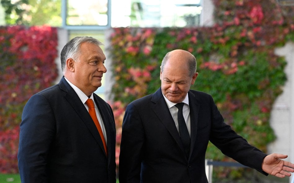 Viktor Orbán i kanclerz Olaf Scholz w Berlinie, 10 października