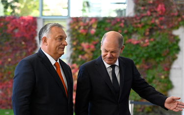 Viktor Orbán i kanclerz Olaf Scholz w Berlinie, 10 października