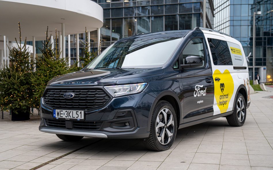 Ford Polska przekazał Fundacji Psia Krew specjalnie przygotowanego Transita Connect PHEV