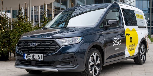 Van do zadań specjalnych w służbie zwierząt. Ford wspiera Animal Helper