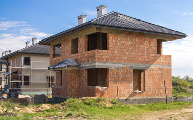 Program „Bezpieczny kredyt 2 proc.” może pobudzić budownictwo niedużych domów