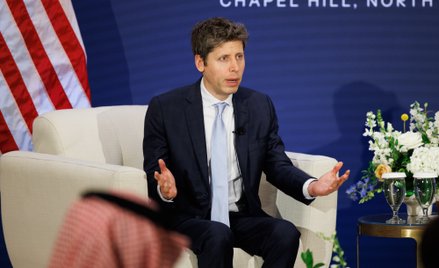 Sam Altman, szef OpenAI, zamierza wejść na rynek humanoidów