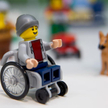 Ludzik Lego na wózku
