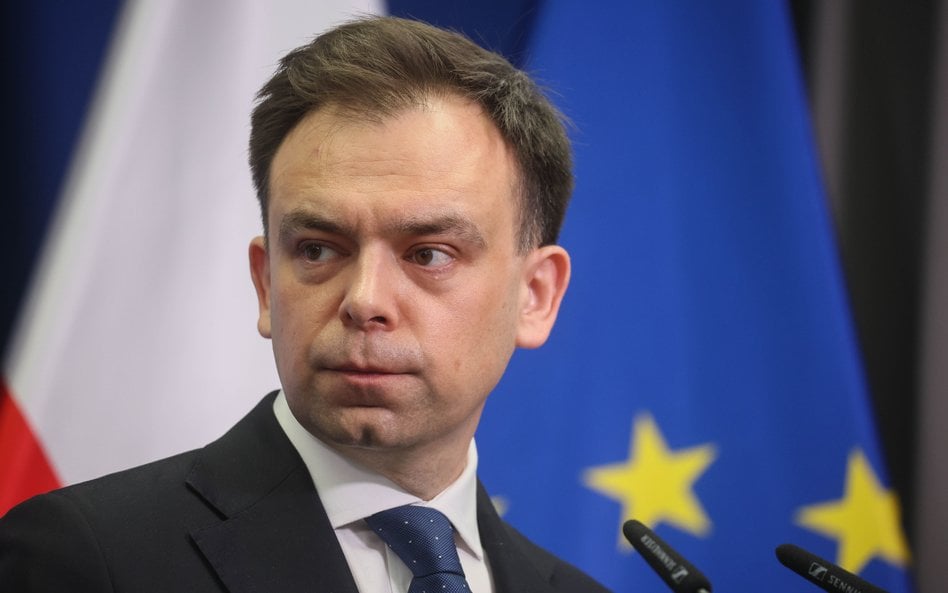 Minister finansów Andrzej Domański podczas konferencji prasowej w siedzibie Ministerstwa Rozwoju i T