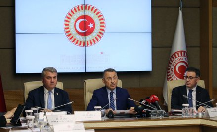 Członkowie tureckiej komisji spraw zagranicznych za członkostwem Szwecji w NATO