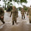 Powodzie w Australii. Krokodyle i węże wokół domów
