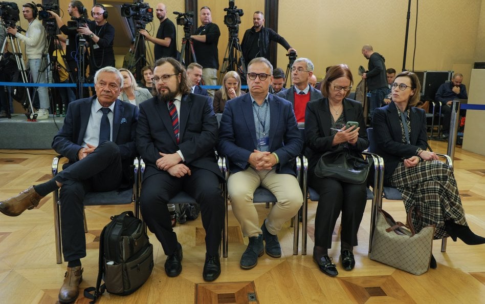 Członkowie komisji: Cezary Banasiński, Bartosz Machalica, Paweł Białek, Irena Lipowicz i Katarzyna B