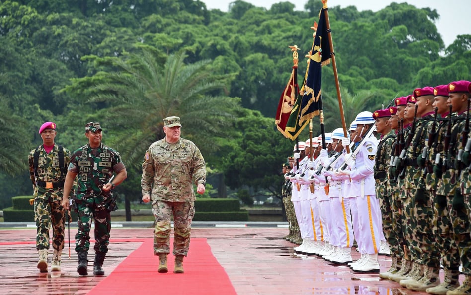 Gen. Mark Milley w czasie wizyty w Indonezji