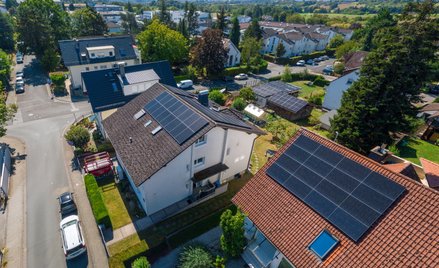 W Polsce w 2025 r. do sieci nie trafiło około 1320 GWh energii z OZE