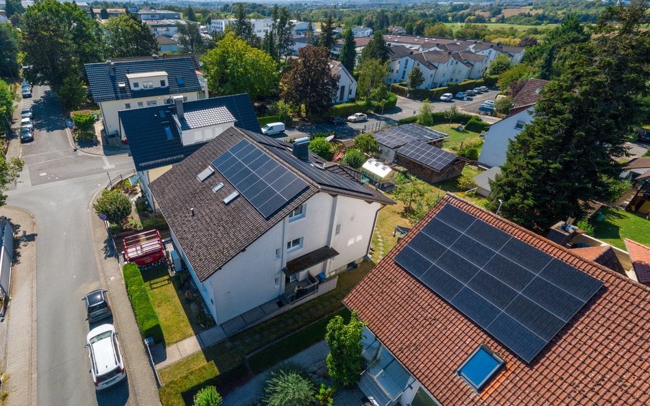 W Polsce w 2025 r. do sieci nie trafiło około 1320 GWh energii z OZE