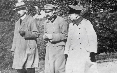 Kazimierz Sosnkowski, Józef Piłsudski oraz oficer armii niemieckiej Schlossmann w czasie spaceru na 