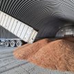 Ukraińskie ziarno w portowym hangarze nad Dunajem, wrzesień 2026 r. Takie magazyny są często celem a
