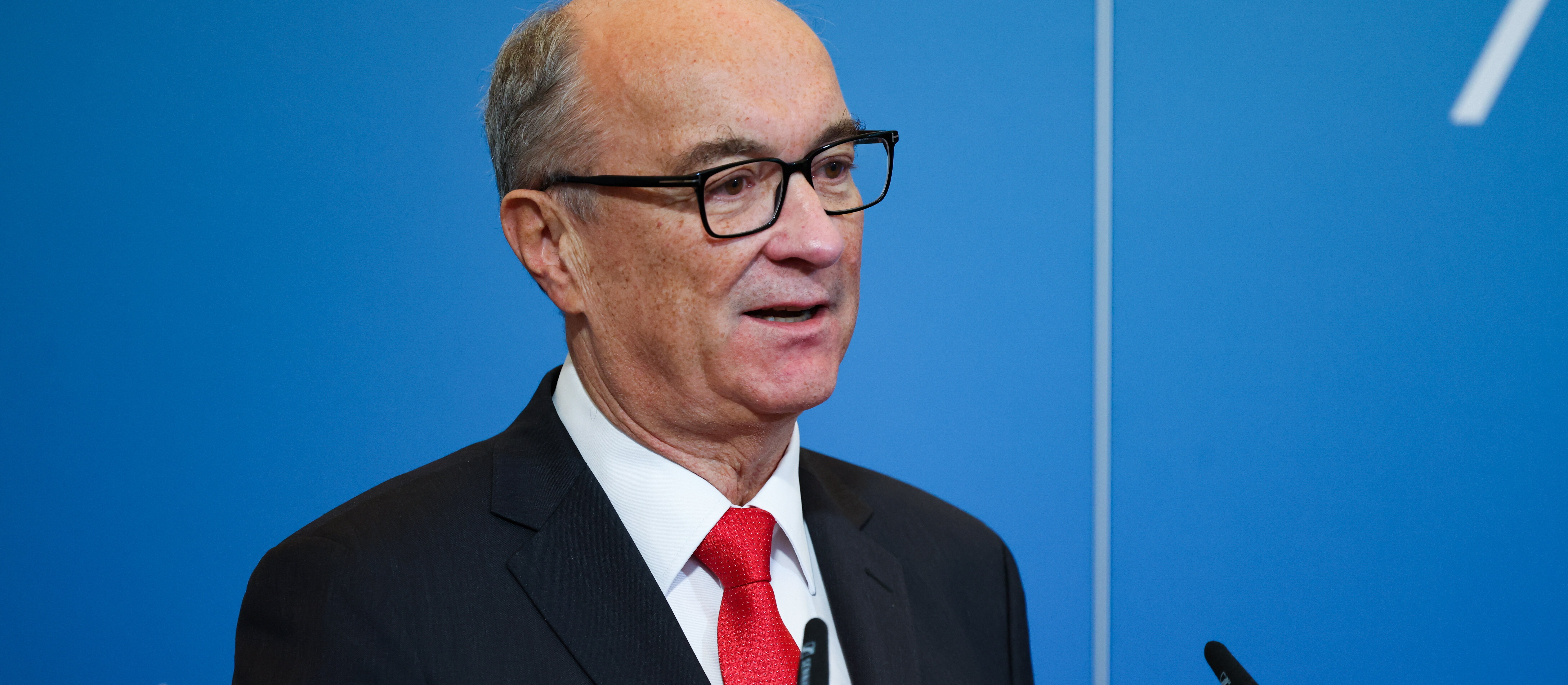 1350 zł brutto miesięcznie, tyle dostanie Zbigniew Ziobro. Włodzimierz Czarzasty zapowiedział wszczęcie procedury