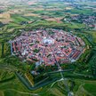 Palmanova z lotu ptaka przypomina dziewięcioramienną gwiazdę