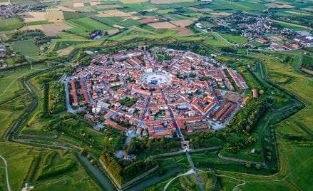 Palmanova z lotu ptaka przypomina dziewięcioramienną gwiazdę