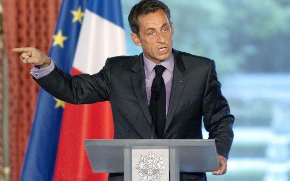 Nicolas Sarkozy zamierza ograniczyć bonusy szefom instytucji, które dostały wsparcie