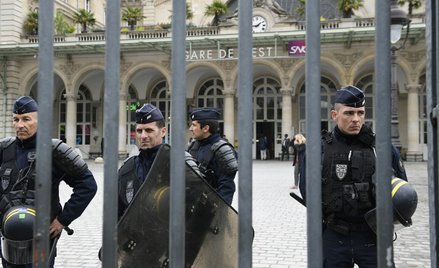 Powstrzymano zamach w Paryżu. Bracia chcieli użyć rycyny