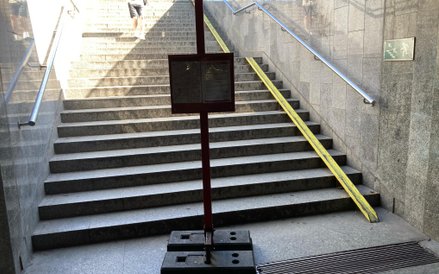 Informacje o zmianach w komunikacji umieszczone są na przystankach i w przejściach podziemnych