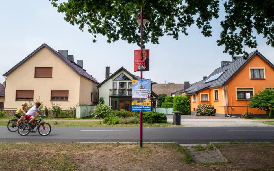 Heinersbrück koło Chociebuża przed wyborami do landtagu Brandenburgii (1 września). Na plakacie SPD 