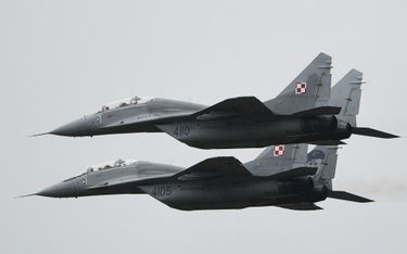 Przelot samolotów MiG-29 Sił Powietrznych RP podczas dnia otwartego dla mediów w 22. Bazie Lotnictwa