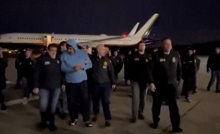 Nicolas Maduro (w środku, w bluzie z kapturem), był prezydentem Wenezueli od 2013 r., ale w ostatnic