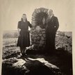 Spełnione przyrzeczenie. Stanisław Kućmierz z żoną Władysławą przy kapliczce, którą postawił w Jerzm