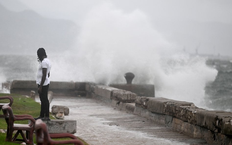 Melissa w akcji. Wiatr sięgał nawet 295 km/h, ulewne deszcze zamieniły ulice w rwące rzeki