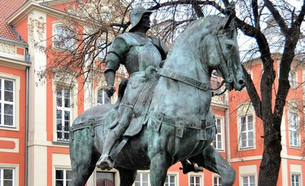 Pomnik Bartolomea Colleoniego („kopia kopii”) przed Akademią Sztuk Pięknych w Warszawie