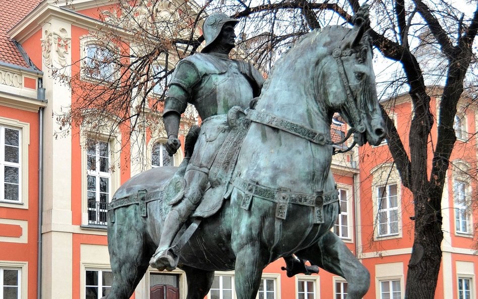 Pomnik Bartolomea Colleoniego („kopia kopii”) przed Akademią Sztuk Pięknych w Warszawie