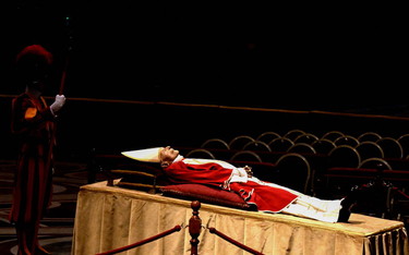 Ciało Benedykta XVI wystawione w bazylice św. Piotra w Watykanie