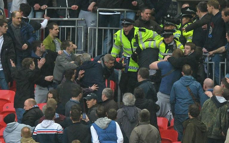 Bójka kibiców podczas sobotniego meczu pólfinałowego Pucharu Anglii