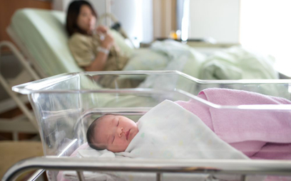 Koronawirus a prawa pacjenta: szpital nie może zamykać noworodka przed rodzicami