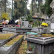 Z powodu epidemii część nekropolii została zamknięta dla odwiedzających.