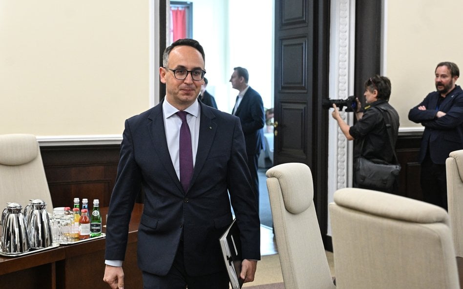 Minister infrastruktury Dariusz Klimczak zapowiedział pociąg do Włoch i Austrii, by Polacy zimą mogl